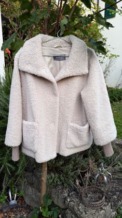 Kuschelig warme Winterjacke in hellem Taupe (Grösse 40)