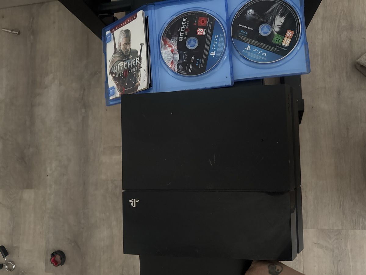 Sony Console: Playstation 4 inkl Witcher 3. & Finalfantasy XV – Usato da Bargen SH venduto da jer_z75w