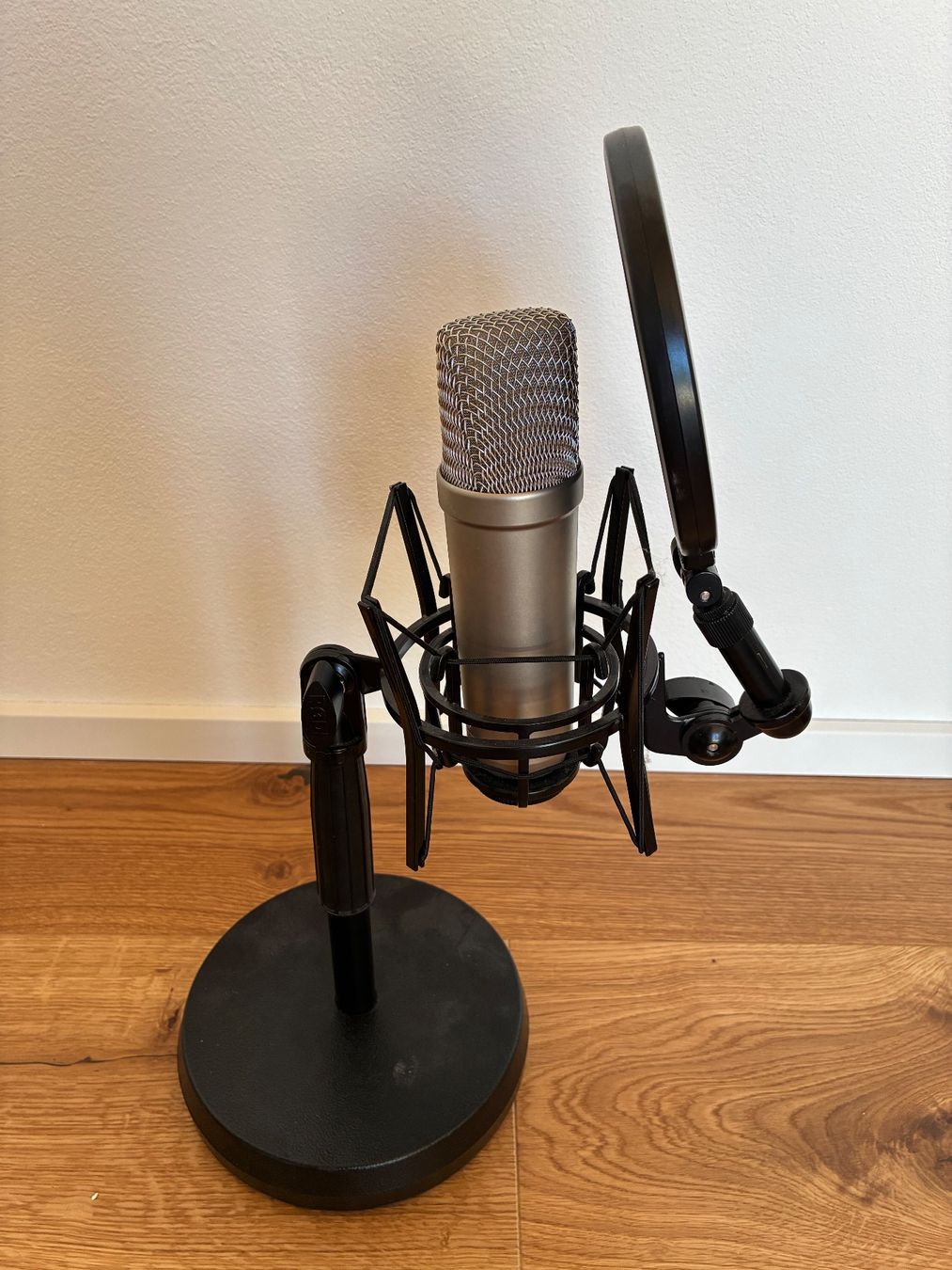 Røde Microfoni: Mikrofon RODE NT1-A mit Ständer und Pop-Schutz – Usato da Oberdorf SO venduto da RSB21 3