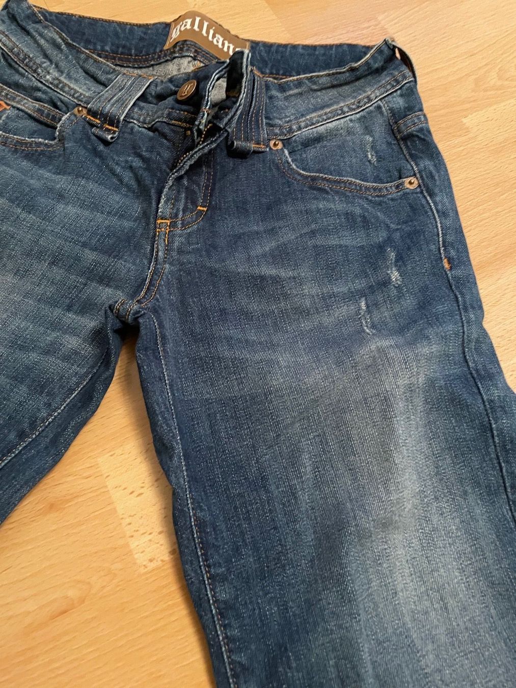 Jeans: Galliano Damenjeans 24/38 – Nuovo (secondo la descrizione) da Gossau ZH venduto da SistersBeauty 2