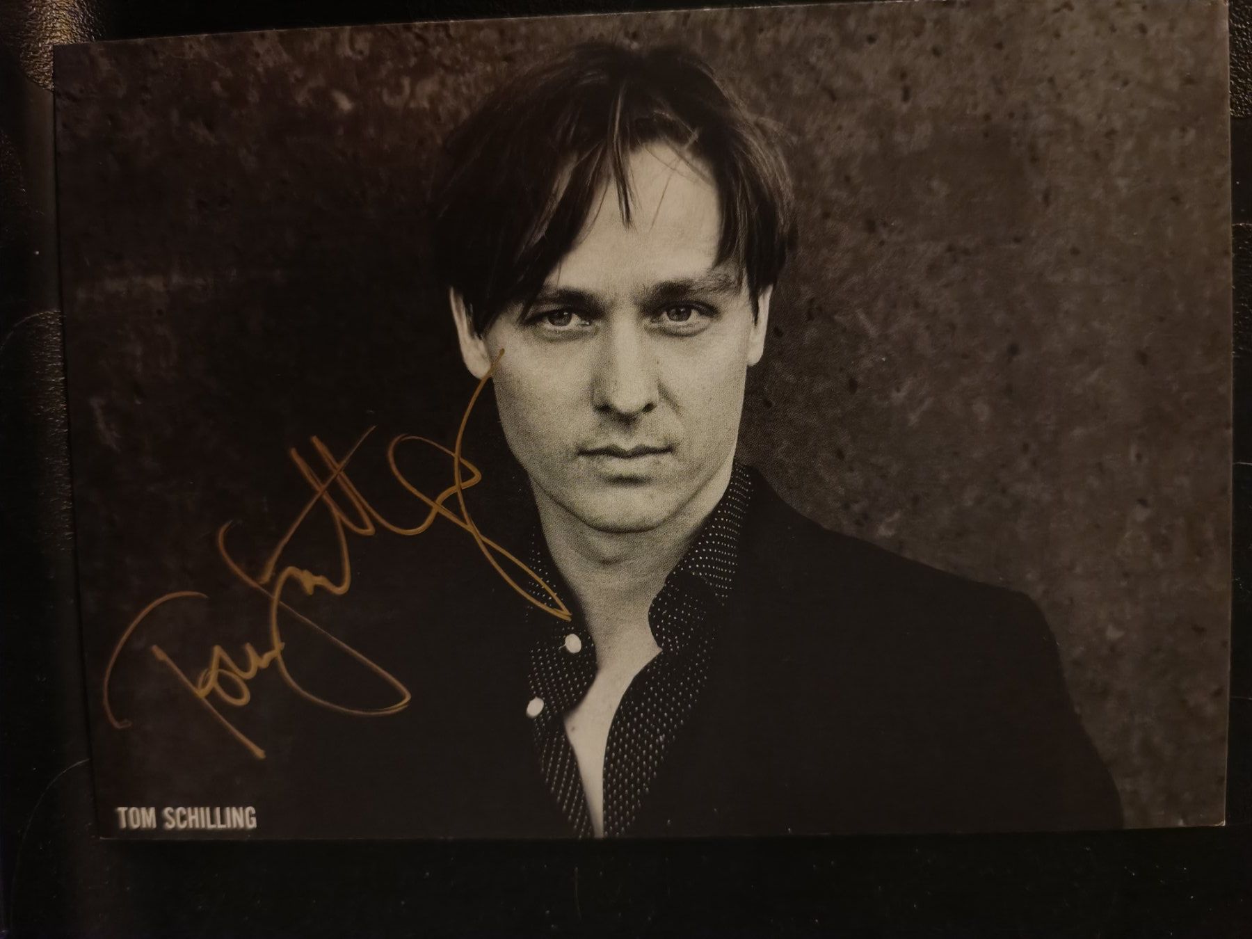 Autographes: Tom Schilling - handsignierte Autogrammkarte – D'occasion à Menziken par Artographs
