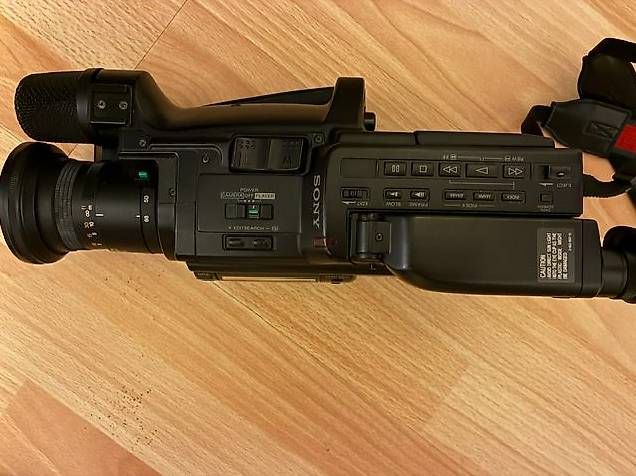 Camcorder: Sony videoHi8 Handycam CCD-V900E. – Gebraucht aus Urtenen-Schönbühl von khenzer01