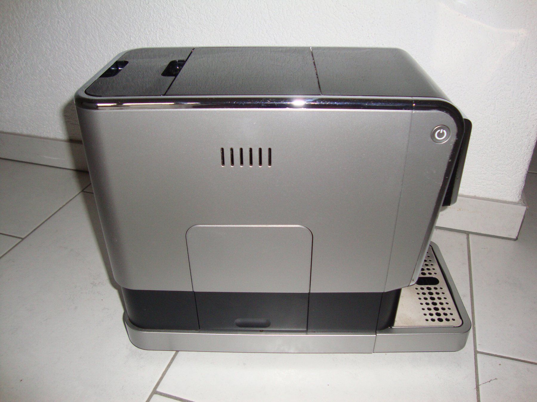 Tchibo Macchine per caffè & Macchine per espresso: Tchibo Kaffeevollautomat Esperto Caffé – Usato da Wil SG venduto da Nindli 5
