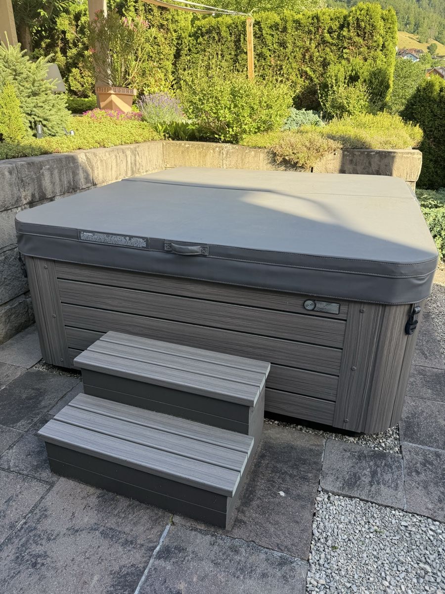 Bains à remous: Hotspring jacuzzi  – D'occasion à Triesen par Fredericgarde