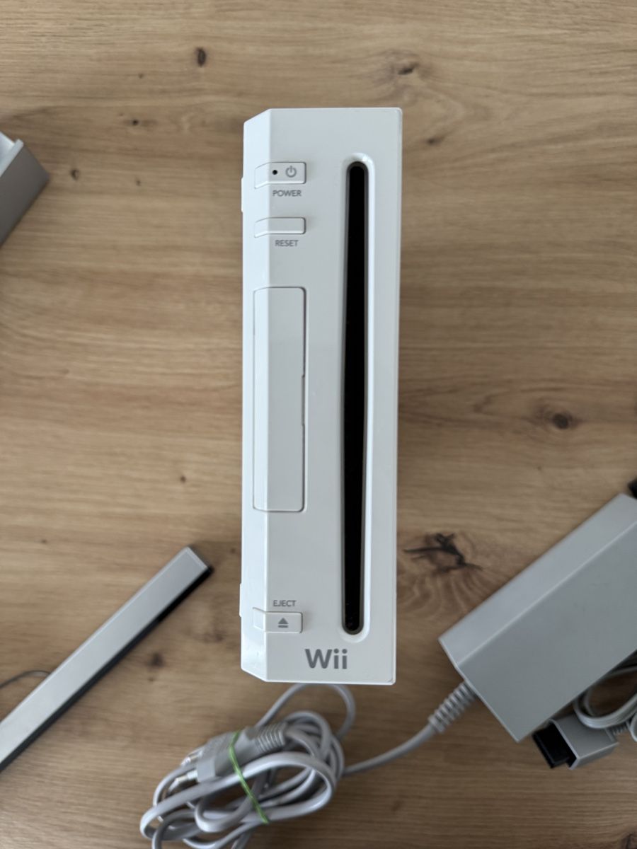 Nintendo Konsolen: Nintendo Wii Konsole mit Zubehör - ohne Joystick – Gebraucht aus Biberist von etesummer 4