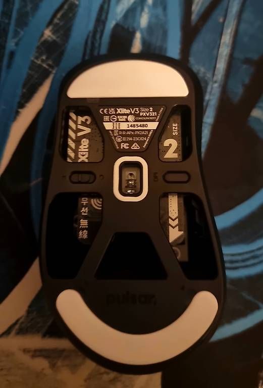 Souris: Pulsar Xlite V3 Size 2 – D'occasion à Thun par thierry1991 4