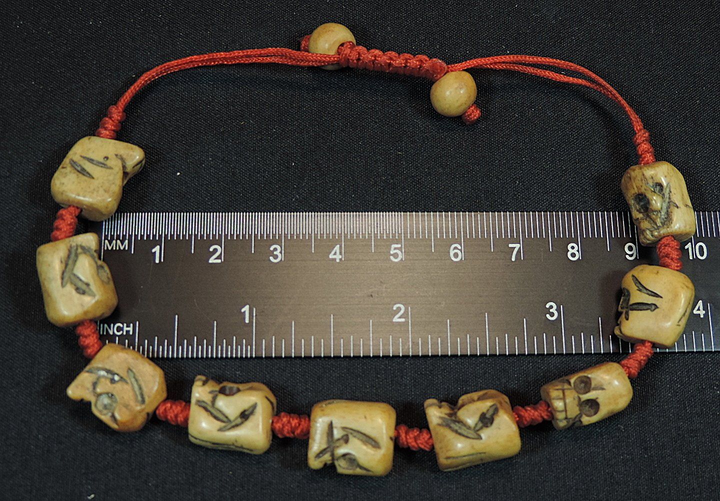 Armbänder & -reifen: Nepal Armband mit Knochenperlen an rotem Band – Gebraucht aus Duggingen von roterbambus 2