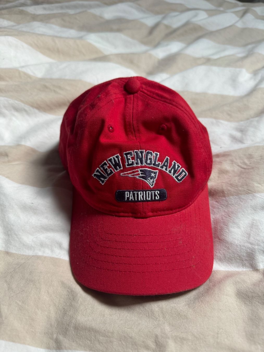 Reebok Hüte, Mützen & Caps: Patriots Mütze Rot Reebok – Gebraucht aus Trélex von stripedthrift