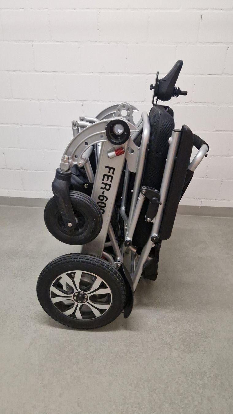 Chaises roulantes: Elektrorollstuhl FER-600 – Défectueux à Dübendorf par 402765513 4