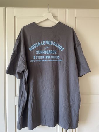 Noosa Surf T-Shirt in grau, Obersized