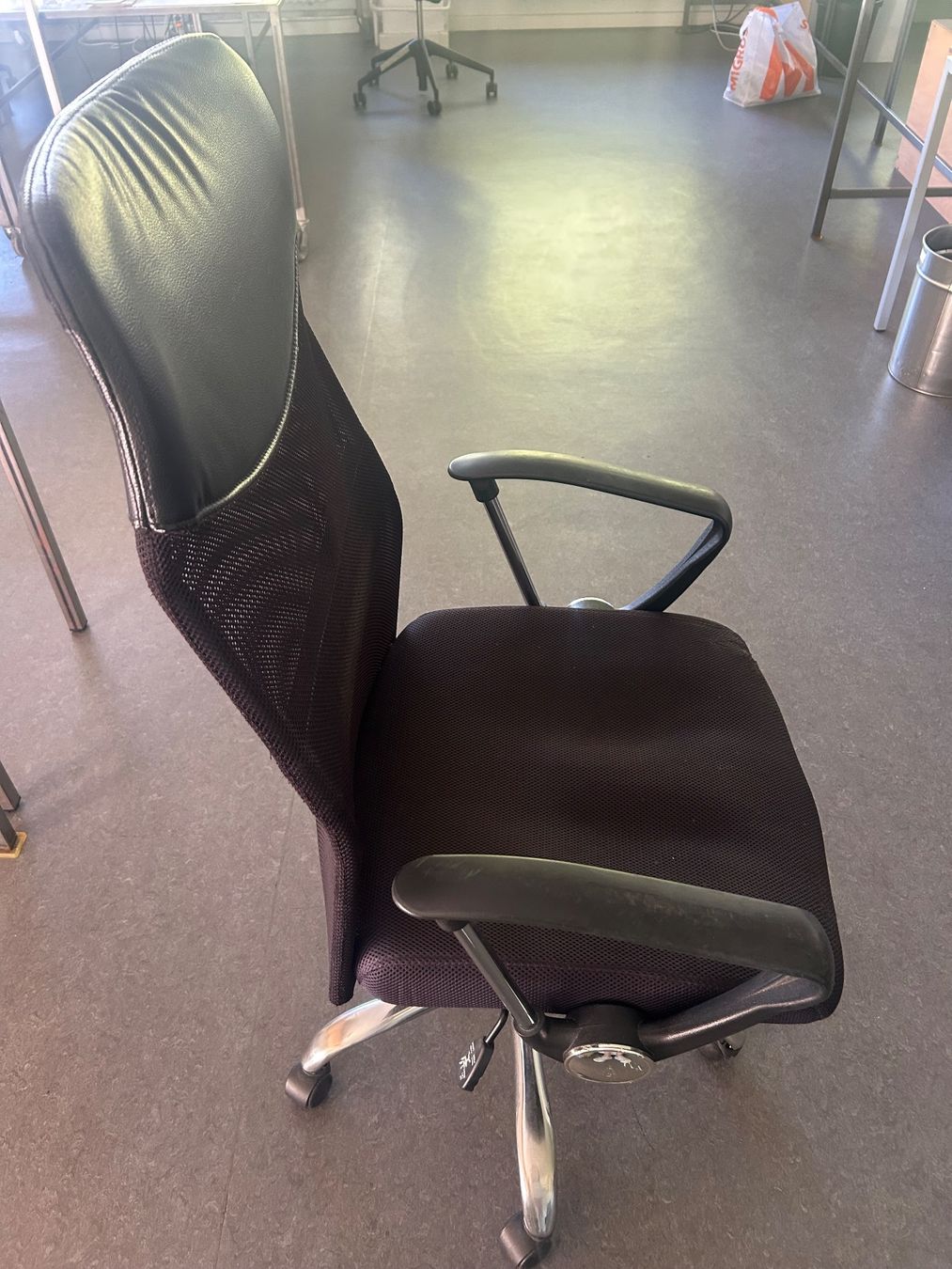 Chaises: Bürodrehstuhl – D'occasion à Zürich par Tm7 4