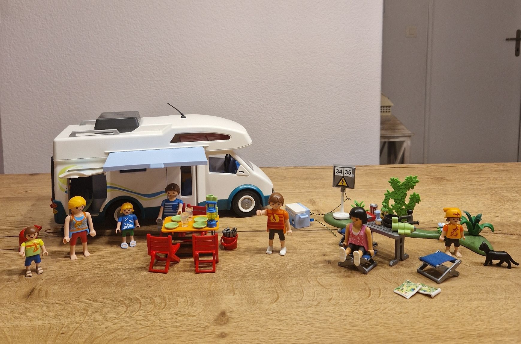 Playmobil Giocattoli: Playmobil Wohnmobil mit Campingset – Usato da Sempach venduto da tinkerbell10