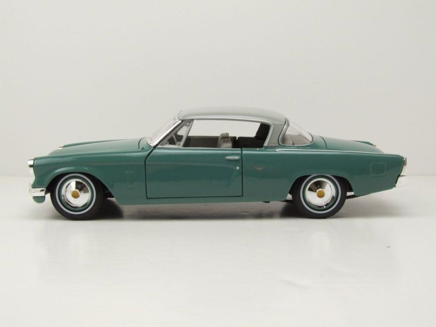 Modellautos: Studebaker Commander Starliner 1953-1955 grün / grau    1:18 – Neu und originalverpackt aus Gerlafingen von espero88 2