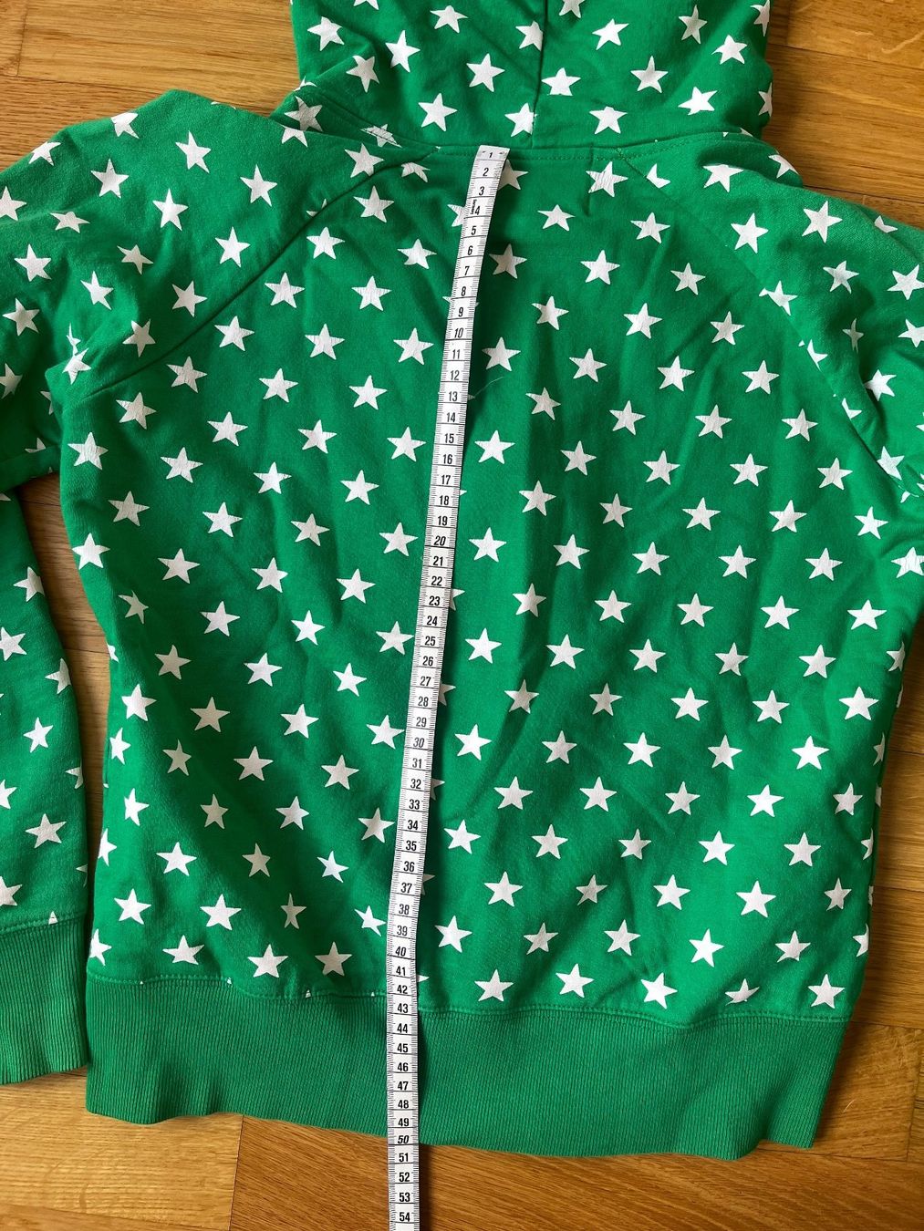 Maglioni & Felpe: Pull à capuche verte à étoiles blanches – Usato da La Tour-de-Trême venduto da lol_85kj 2