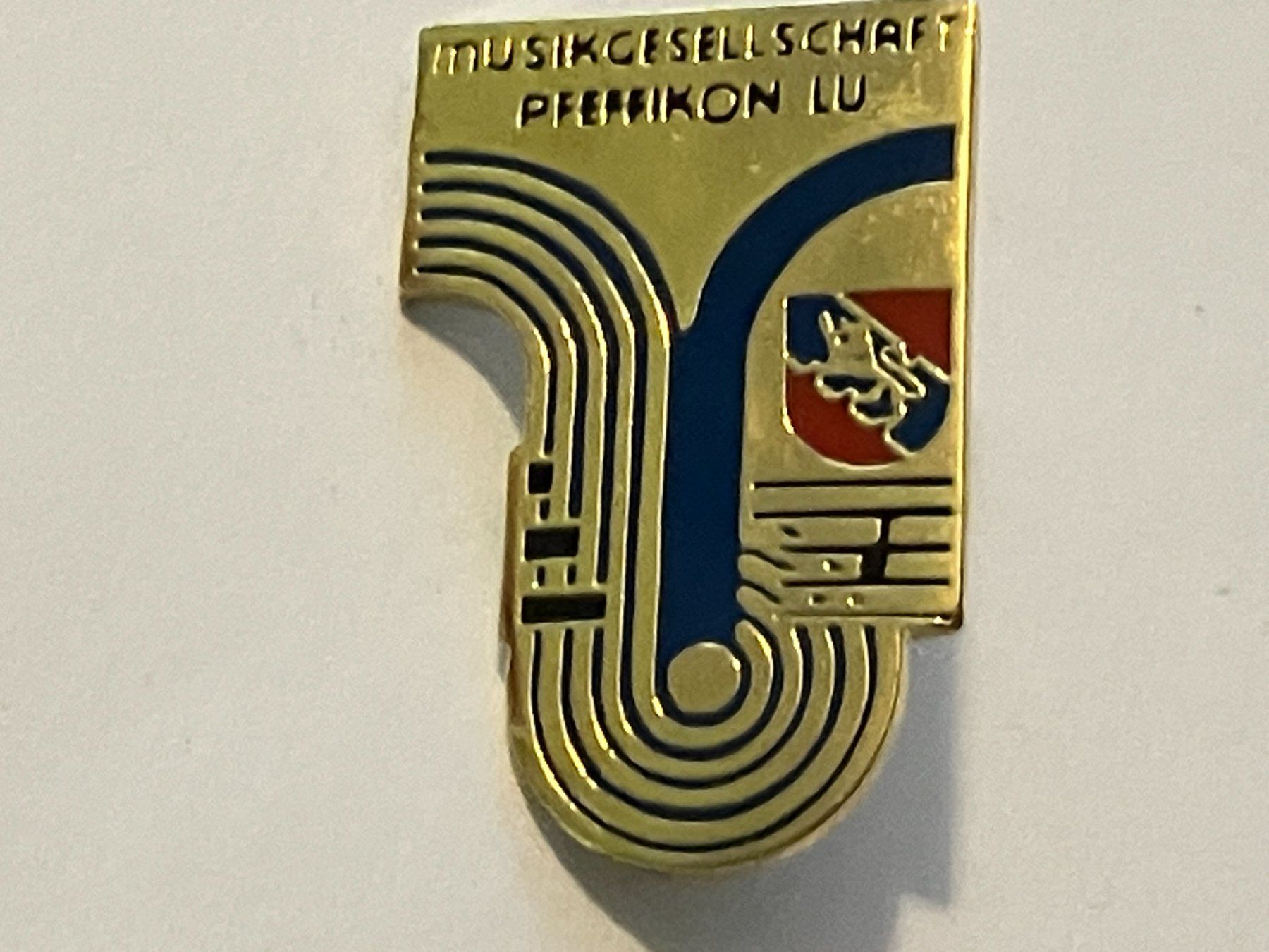 Placchette & Badge: 1 Pin Musikgesellschaft Pfeffikon LU – Usato da Basel venduto da djwwpp