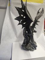 Schwarzer Drache