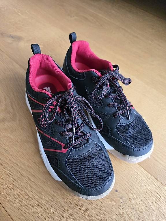 Scarpe per ragazze: Fila Sportschuhe, Grösse 35 – Usato da Stüsslingen venduto da Jersey_75