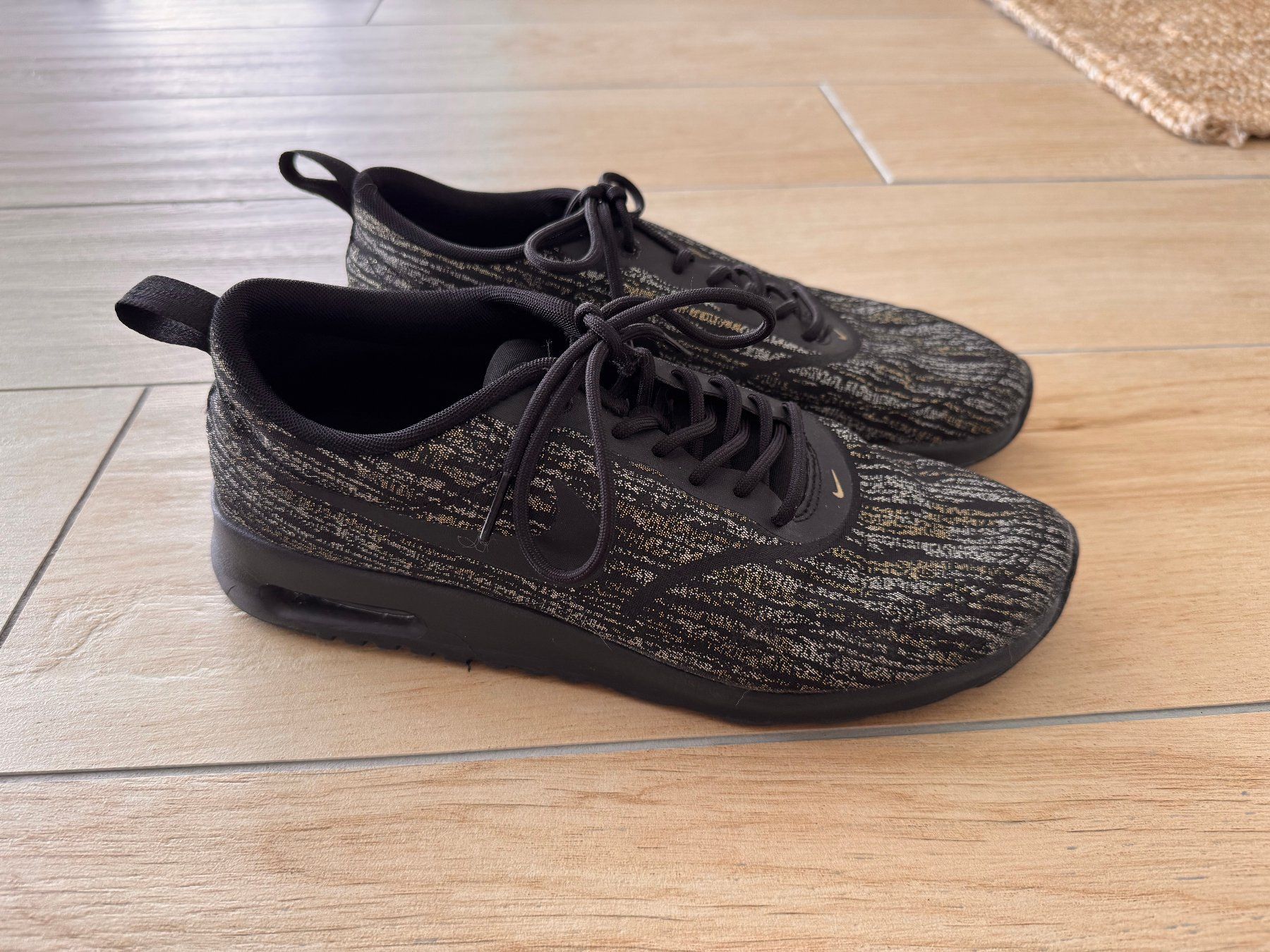 Nike Scarpe da donna: Baskets NIKE noires brillantes – Usato da La conversion venduto da Repio