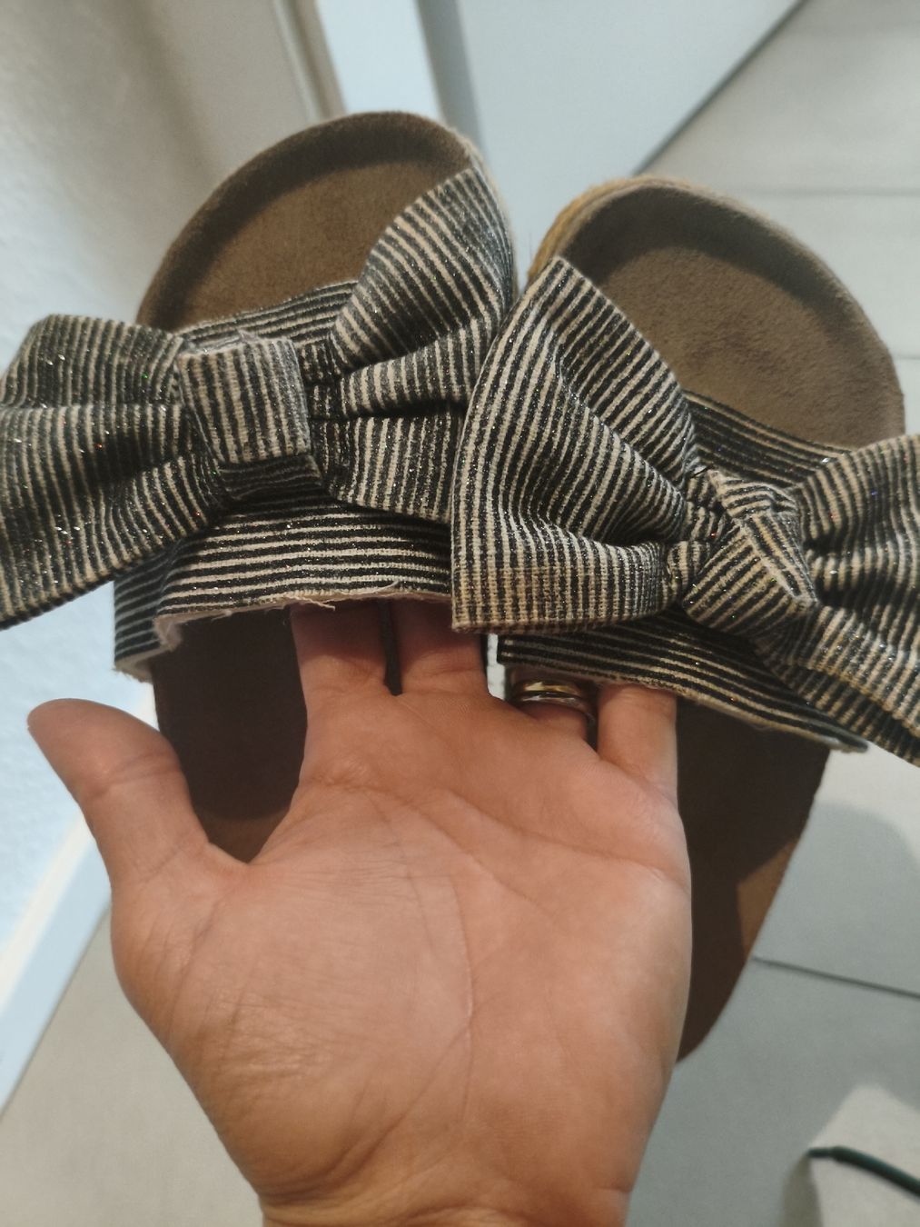 Scarpe da donna: sandali estivi con fiocco – Usato da Bioggio venduto da OresteIronix 2