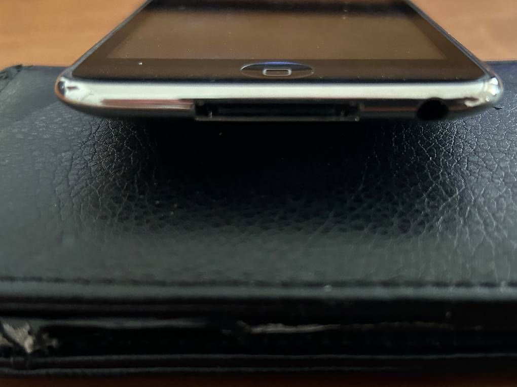 Lettore multimediale portatile: iPod Touch/32GB/MC008LL/A – Usato da Basel venduto da SanLwin 1