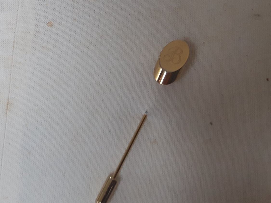 Cravatte: Antike goldene Krawattennadel mit Gravur "B" – Usato da Beckenried venduto da SylvkensWorld 2