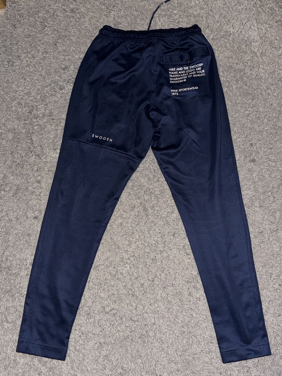 Nike Pantaloni: Nike Swoosh Trainerhosen dunkelblau – Nuovo (secondo la descrizione) da Kirchberg BE venduto da zil_s7sd 2