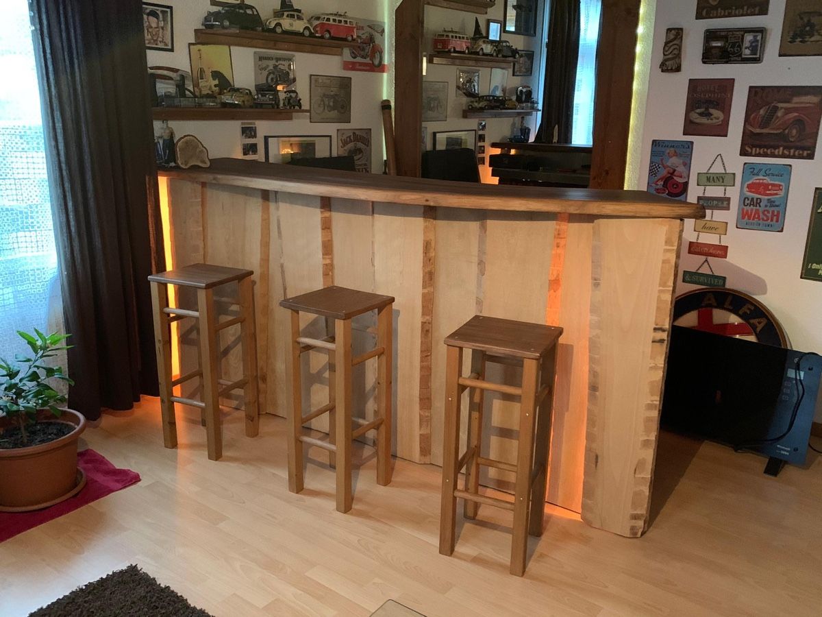 Equipement de magasin & Foires: Holzbar mit Deckplatte aus Nussbaumholz – D'occasion à Amriswil par Ka_Sc