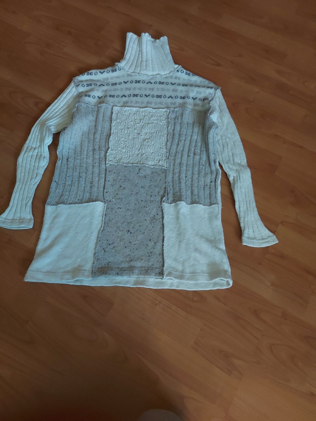 Pulls & Sweat-shirts: pull col roulé 36-38 – D'occasion à Bulle par momy