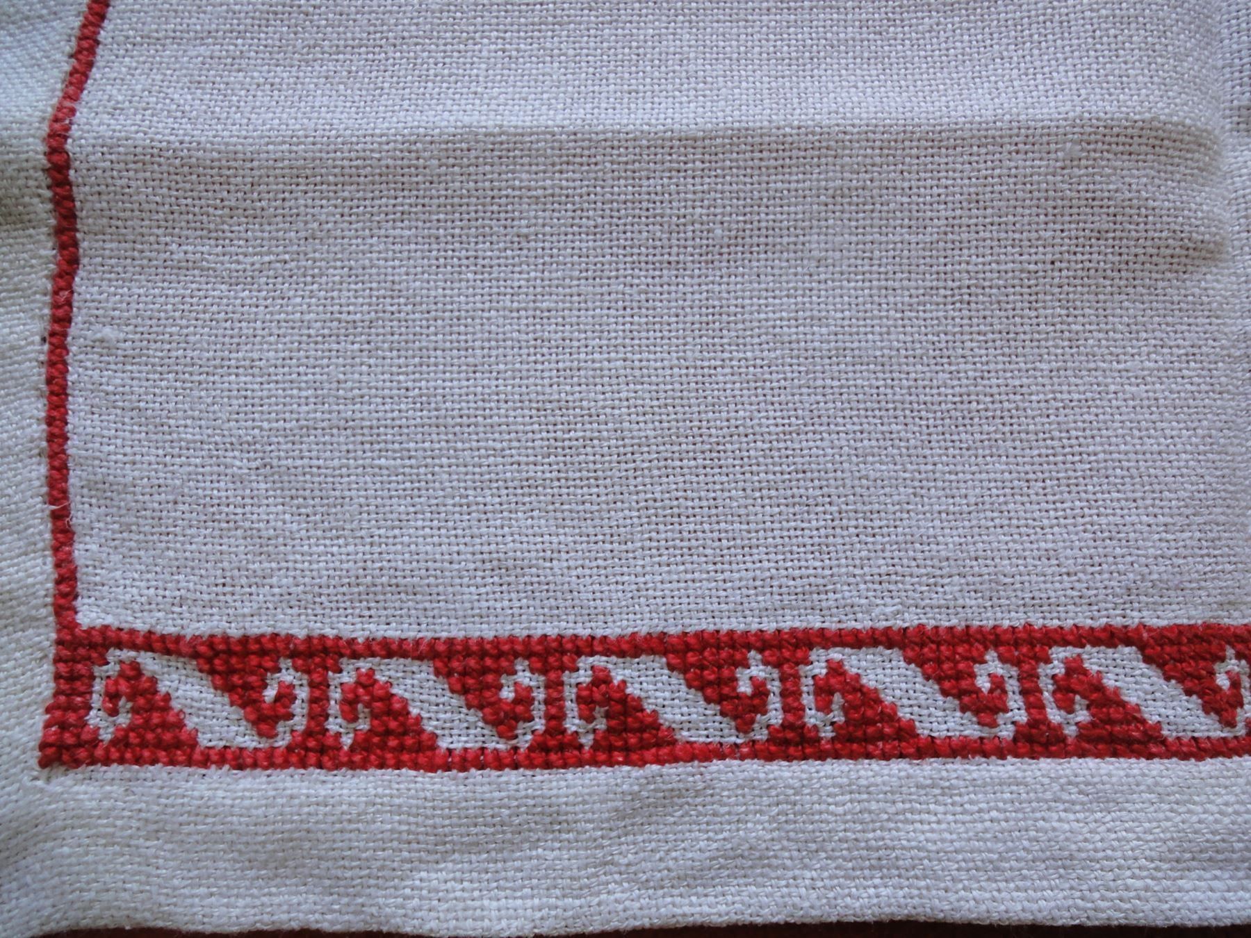 Coperte: Kleine Tischdecke mit Kreuzstich – Usato da Chur venduto da omonia 3