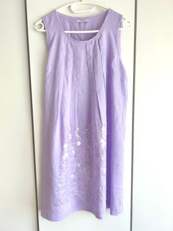 Wunderschönes fliederfarbenes Sommerkleid, Leinen