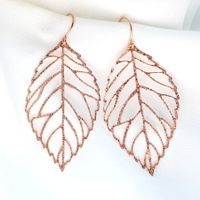 Zarte Blatt Ohrringe Rosegold