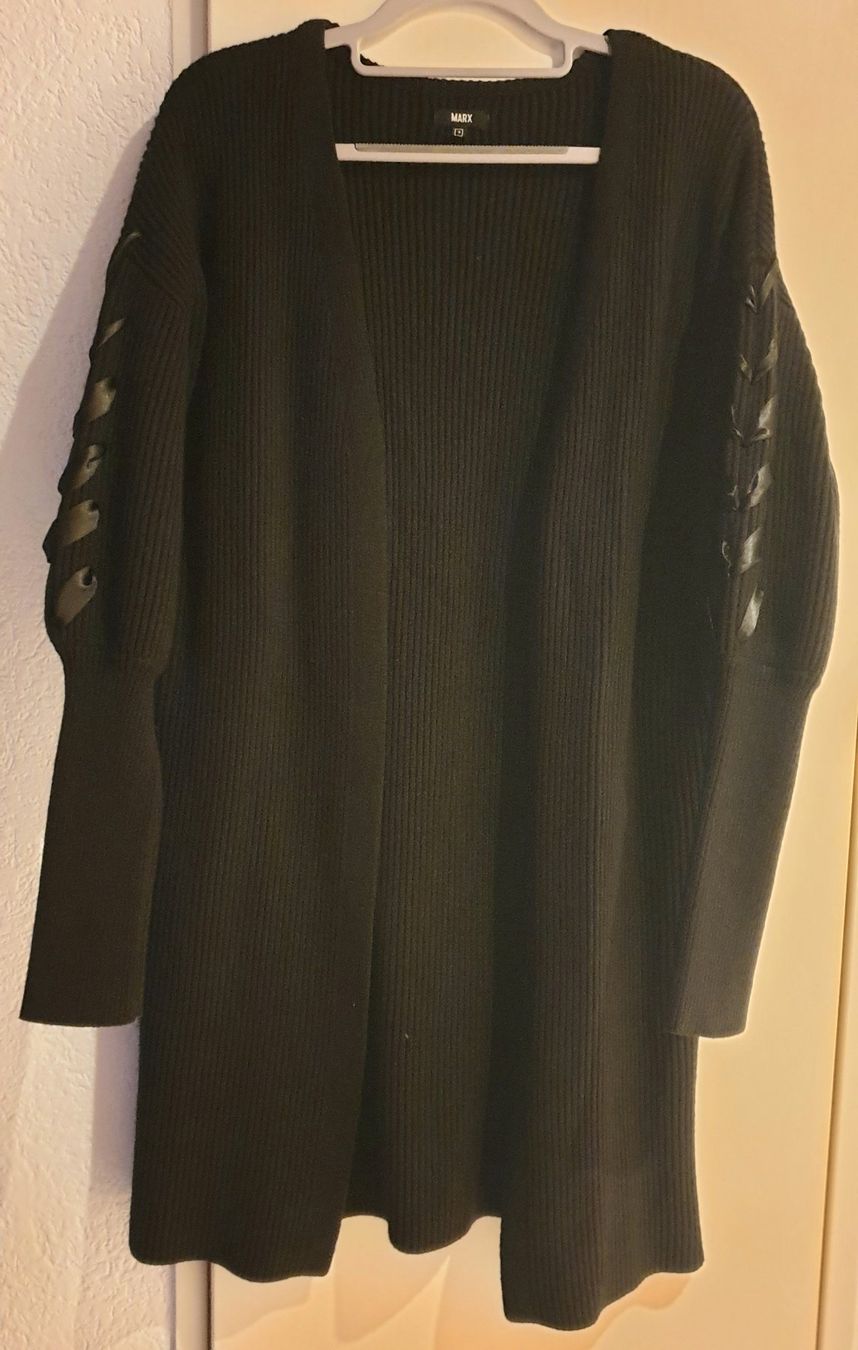 Maglioni & Felpe: Schwarzer Strickpullover Gr. S mit Schnürung am Arm – Nuovo (secondo la descrizione) da Thun venduto da Vecgou
