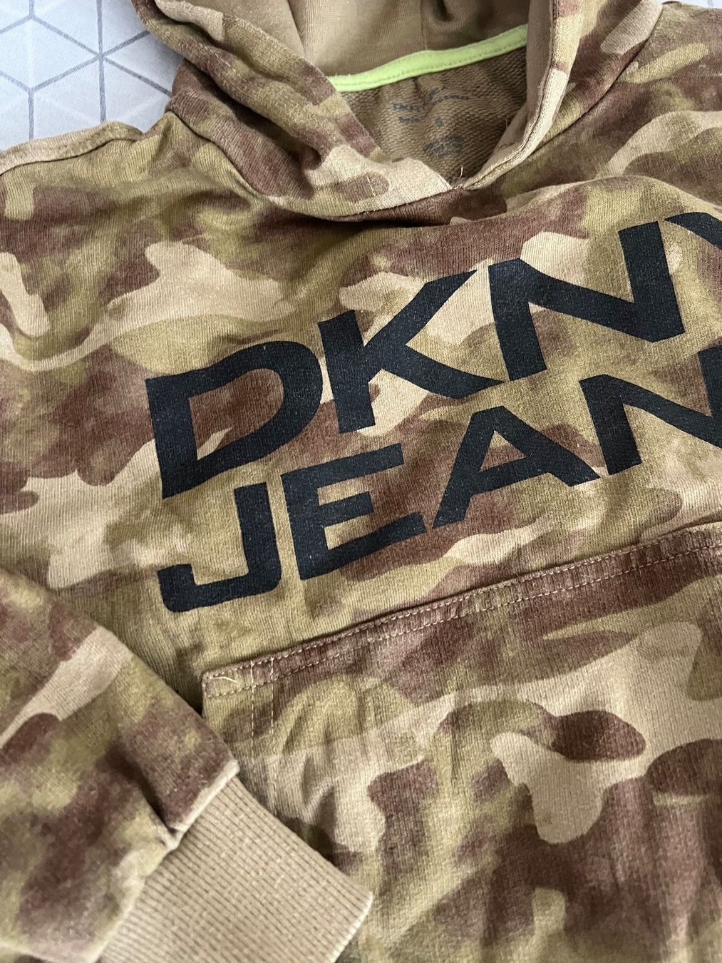 DKNY Maglioni & Felpe: DKNY PULLOVER HOODIE GR 104/110 – Usato da Basel venduto da theo-g77 3