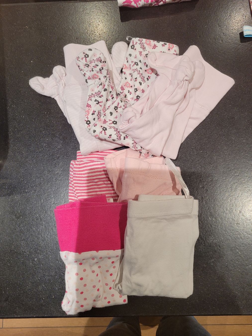 Lotti & Set di vestiti: Grosses Mädchen Kleiderpaket Gr. 50/56 – Usato da Trub venduto da meless 1