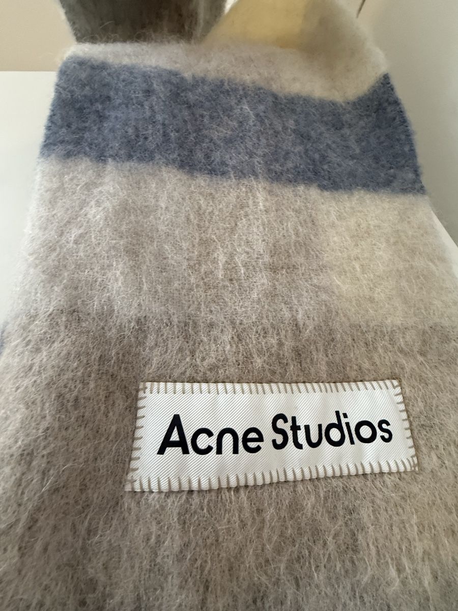Acne Studios Foulard & Sciarpe: Acne Studios Schal mit Alpaka – Usato da Muttenz venduto da Bea_dbr 1