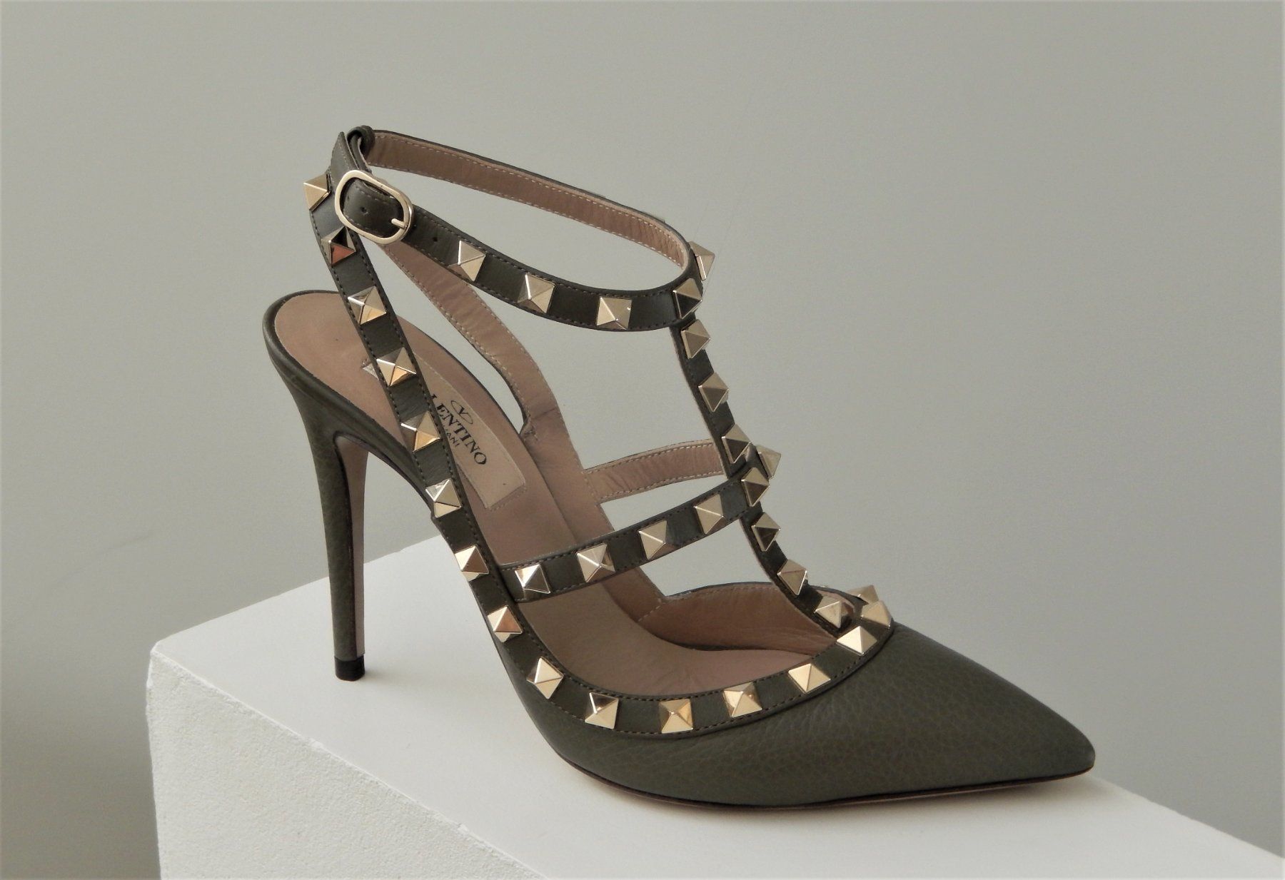 Valentino Scarpe da donna: Orig. VALENTINO Rockstud Pumps Gr. 36 kh – Usato da Tuggen venduto da vivira