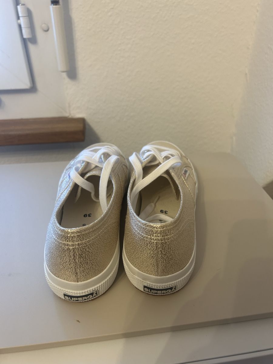 Superga Damenschuhe: Neue Superga Sneakers gr 39 – Neu (gemäss Beschreibung) aus Allschwil von selake990673 2