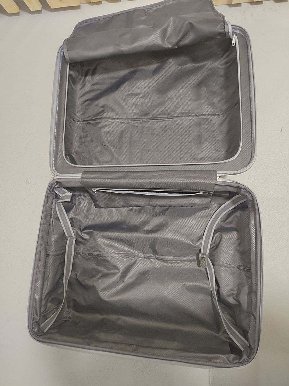Samsonite Reisekoffer: Hartschalenkoffer Silber Samsonite Grösse M – Gebraucht aus Zürich von ego_t6ld 2