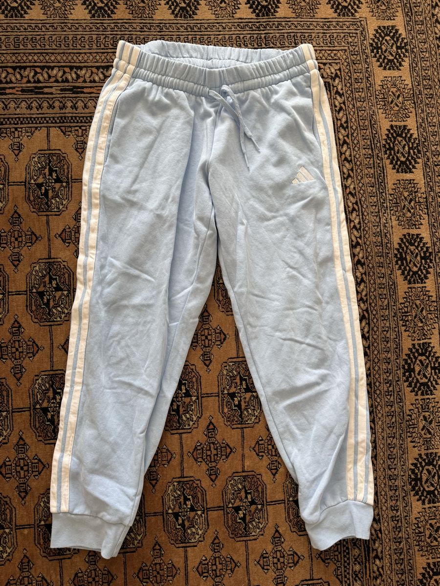 Adidas Pantalons: Original Adidas Trainingshose hellblau, Grösse M – D'occasion à Locarno par Ery02