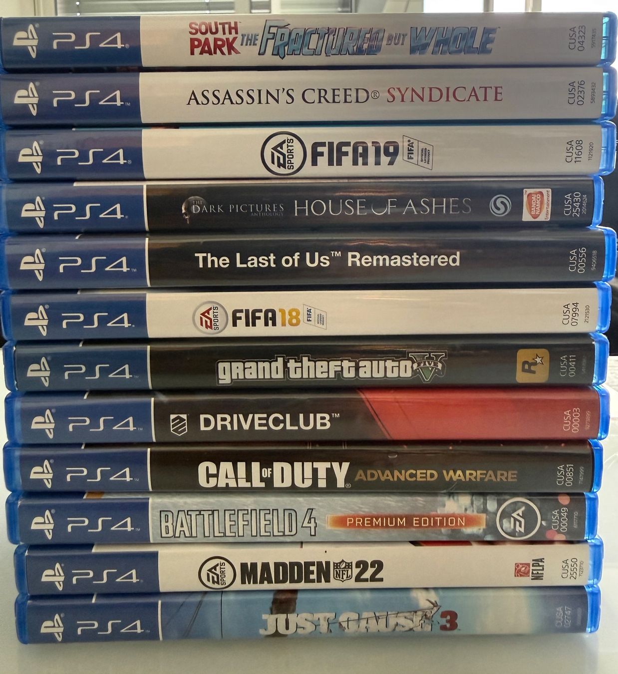 Sony Konsolen: Ps4 mit zwei Controller inklusive 12 Spiele – Gebraucht aus Bern von Kikiel 1