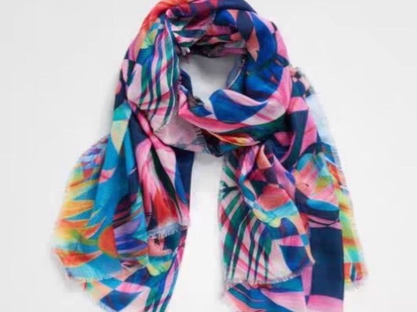 Foulard & Sciarpe: Desigual Schals – Nuovo (secondo la descrizione) da Birmenstorf AG venduto da BMW.M5 2