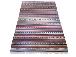 Tapis à rayures, tons rouges et ocres
