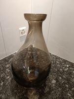 Elegante Glasvase, rauchbraun, für hohe Blumen
