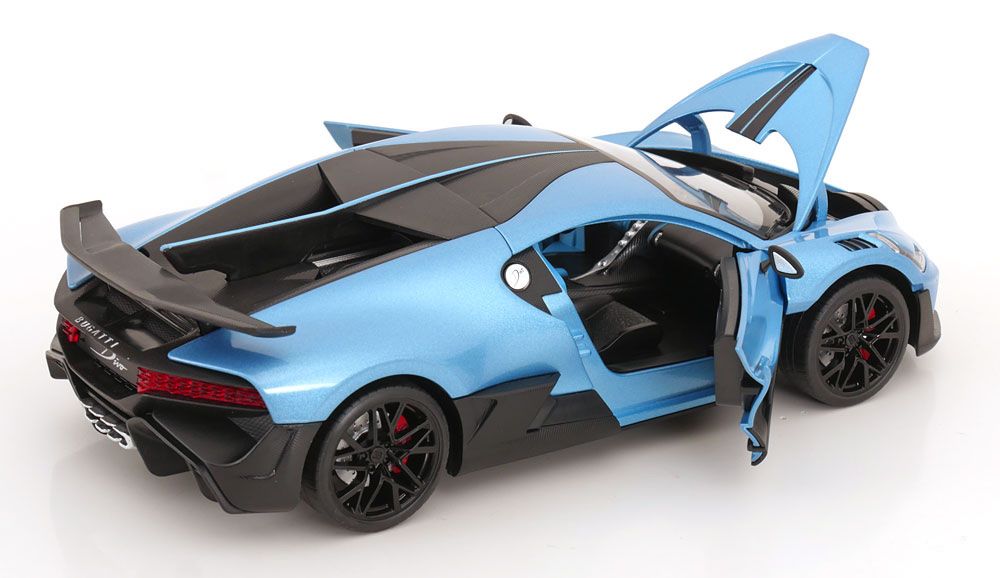 Bugatti Modellini d'auto: BUGATTI DIVO 2018-21 HELLBLAU/SILBER 1:18 CMJ – Nuovo e nell'imballaggio originale da Suhr venduto da Moebelsiralfred 3
