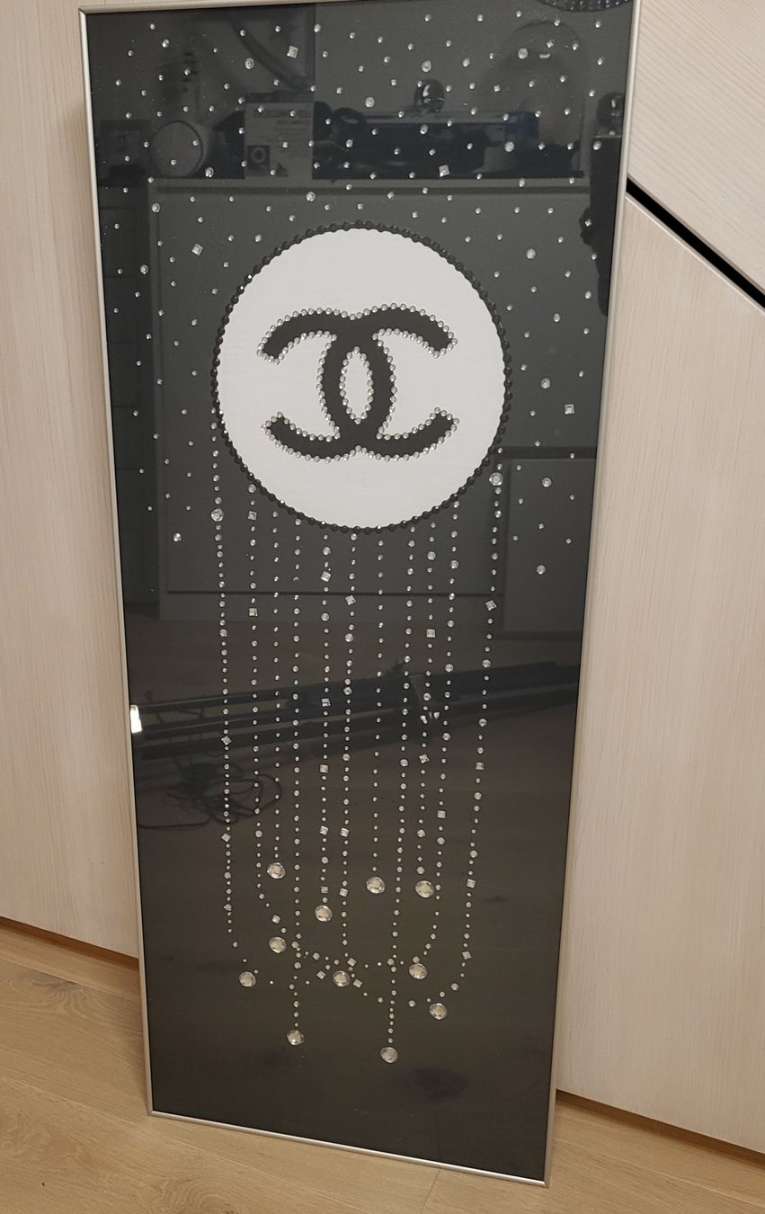 Foto & Immagini: Chanel Bild mit Strasssteinen, ein Blickfang! – Usato da Wangen ZH venduto da Macle 1