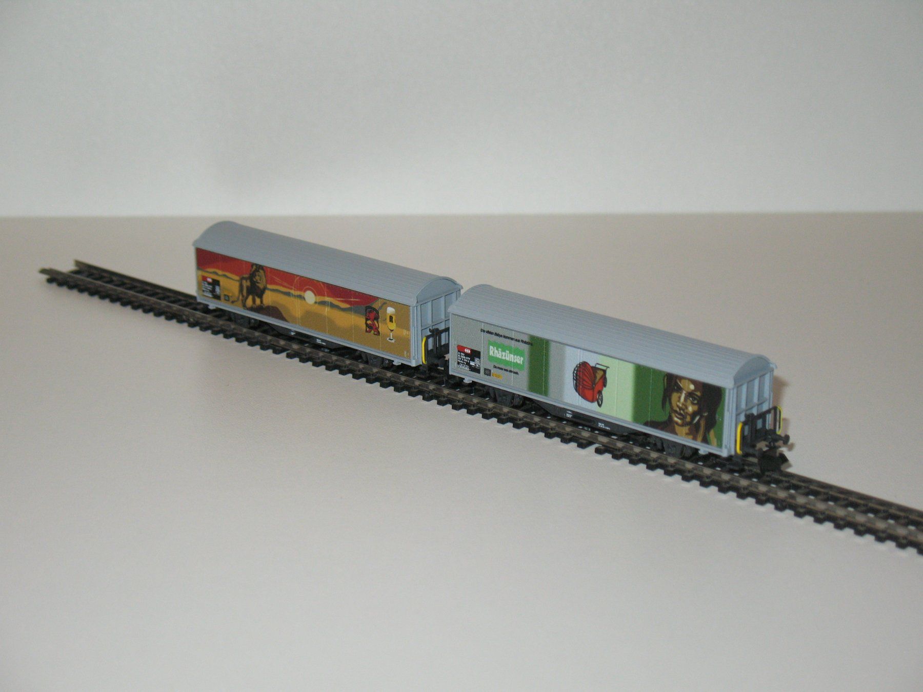 Trix Modellini di ferrovie: SBB Schiebewandwagen-Set "Feldschlösschen" N/ Minitrix 15610 – Usato da Ettiswil venduto da Caapraibex 2
