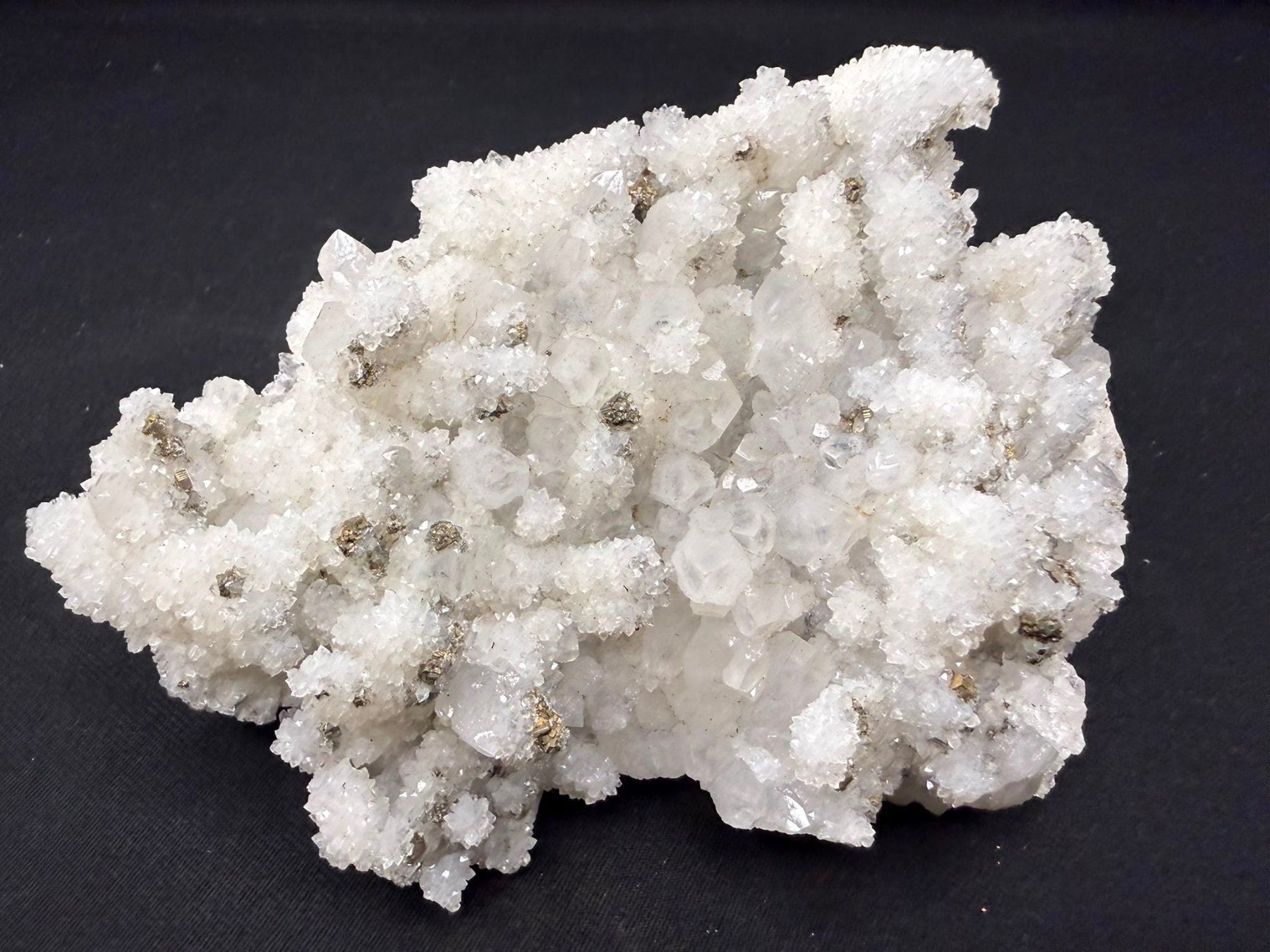 Minéraux & Lithothérapie: Pyrit auf Multigenerationen-Quarz – D'occasion à Schinznach Bad par Demerald