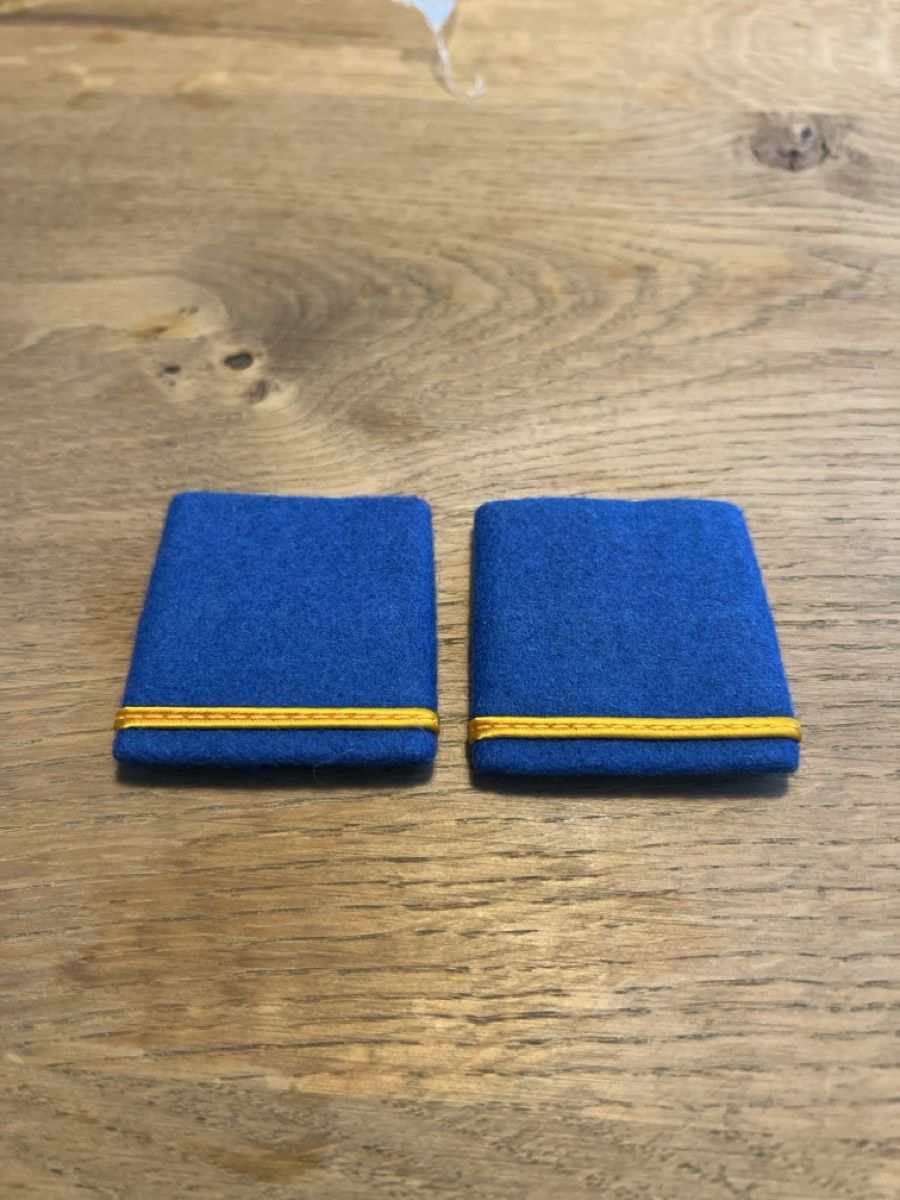 Schweizer Armee Uniformen: Gradabzeichen Patten Set Leutnant Sanität – Gebraucht aus Zürich von luc_tx6w