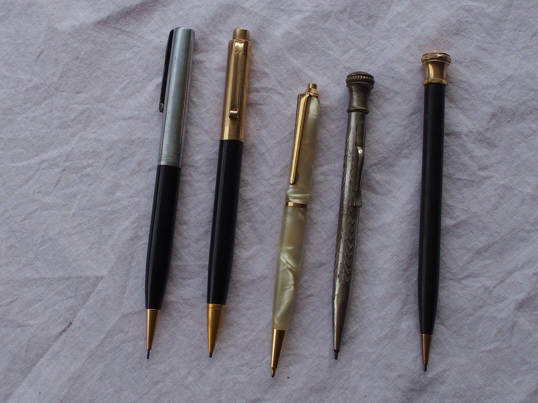 Matite, matite colorate & gessi: stylos / critérium de marque – Usato da Meyrin venduto da SRemka