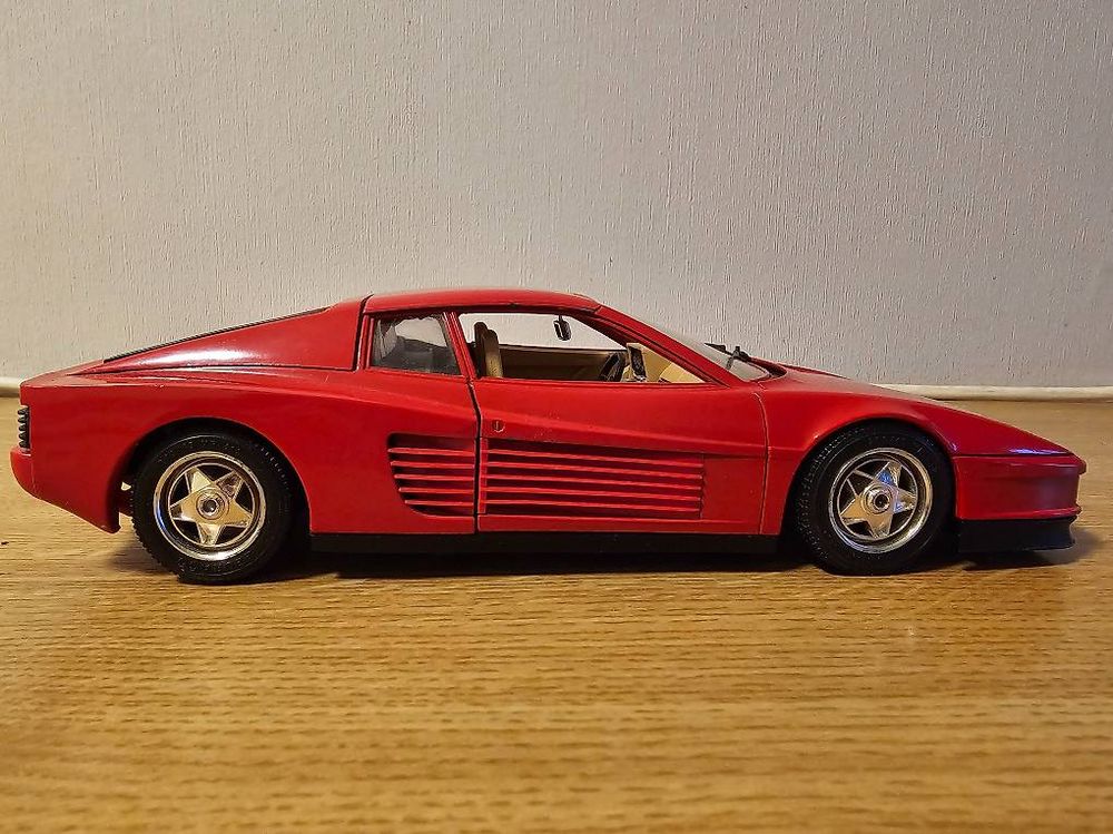 FERRARI TESTAROSSA 1984 chrom échell 1/18 BURAGO voiture miniature de